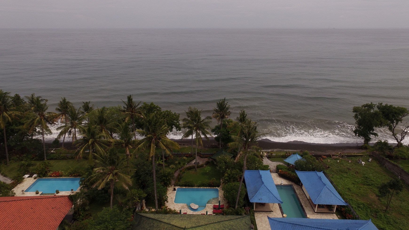 BEACHFRONT VILLA IN ABSOLUTE STATE OF THE ART CONDITION