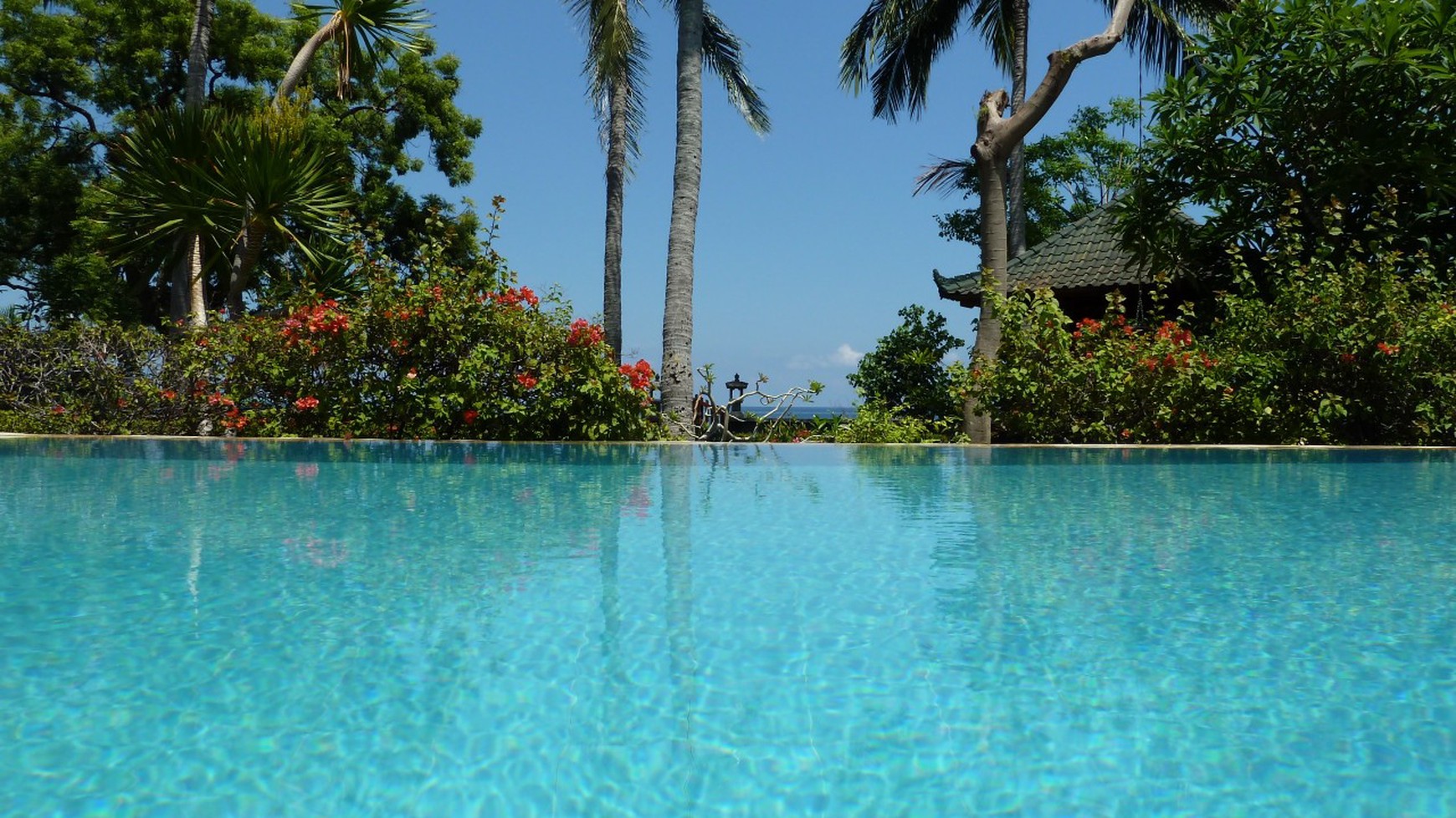 BEACHFRONT VILLA IN ABSOLUTE STATE OF THE ART CONDITION