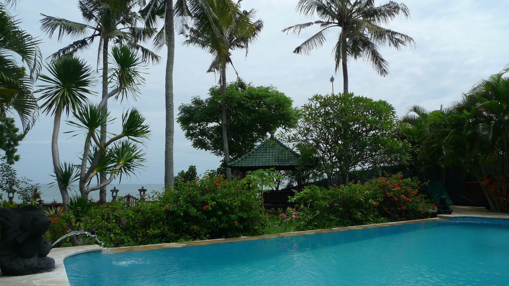 BEACHFRONT VILLA IN ABSOLUTE STATE OF THE ART CONDITION