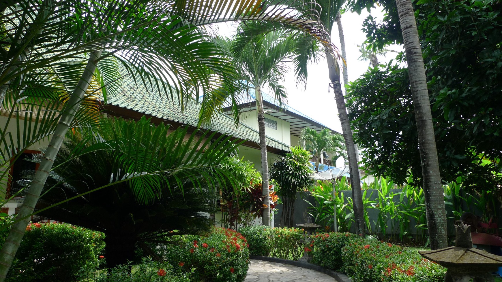 BEACHFRONT VILLA IN ABSOLUTE STATE OF THE ART CONDITION