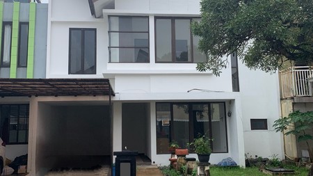 Banting harga. Rumah mewah di Serenade Lake, Gading Serpong