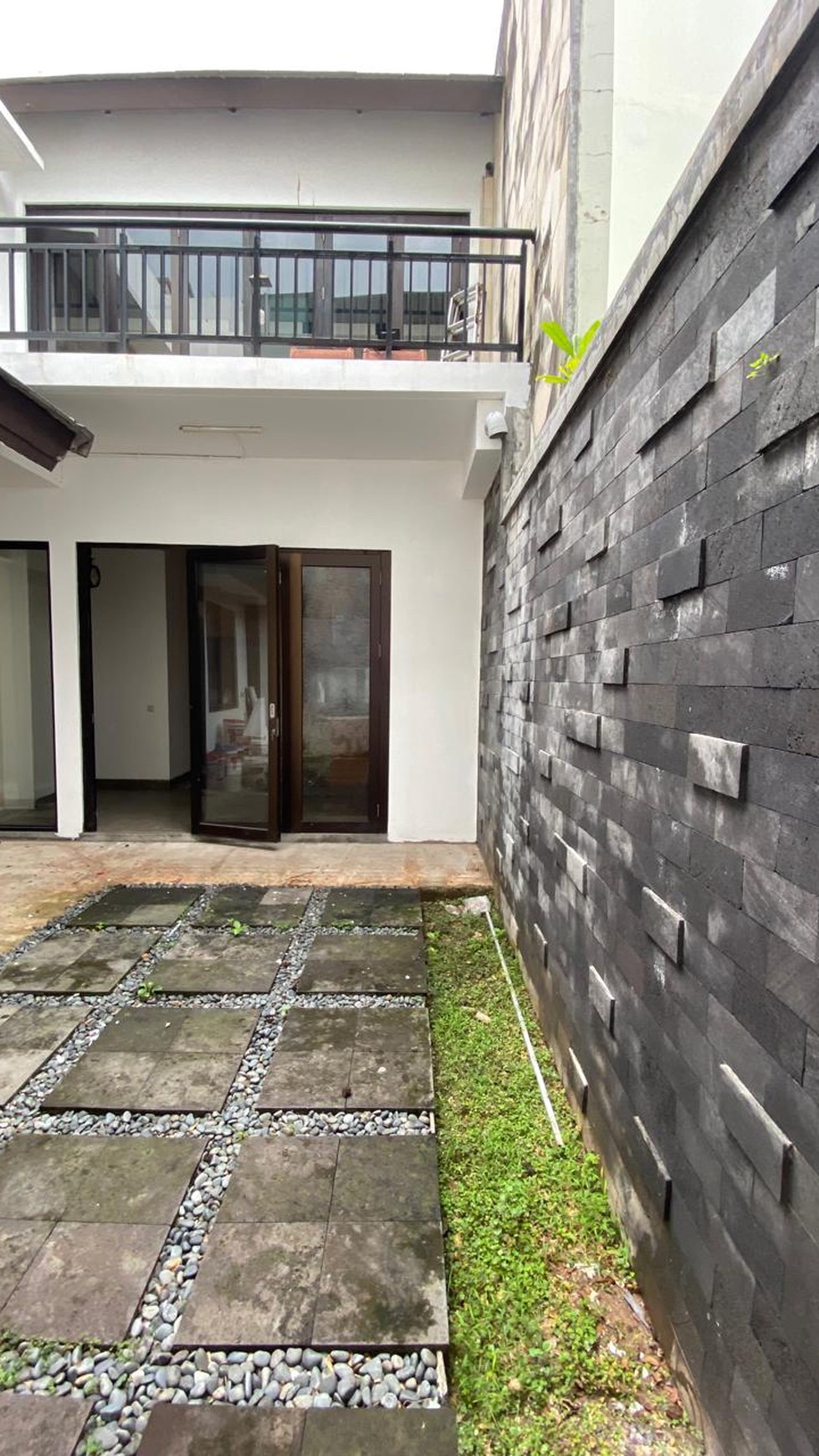 Banting harga. Rumah mewah di Serenade Lake, Gading Serpong