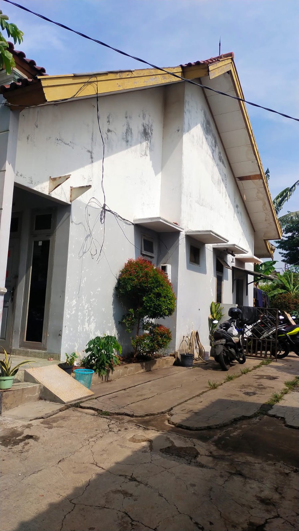 Dijual Rumah dan 9 Unit Kos-kosan Lokasi Strategis @Ciracas