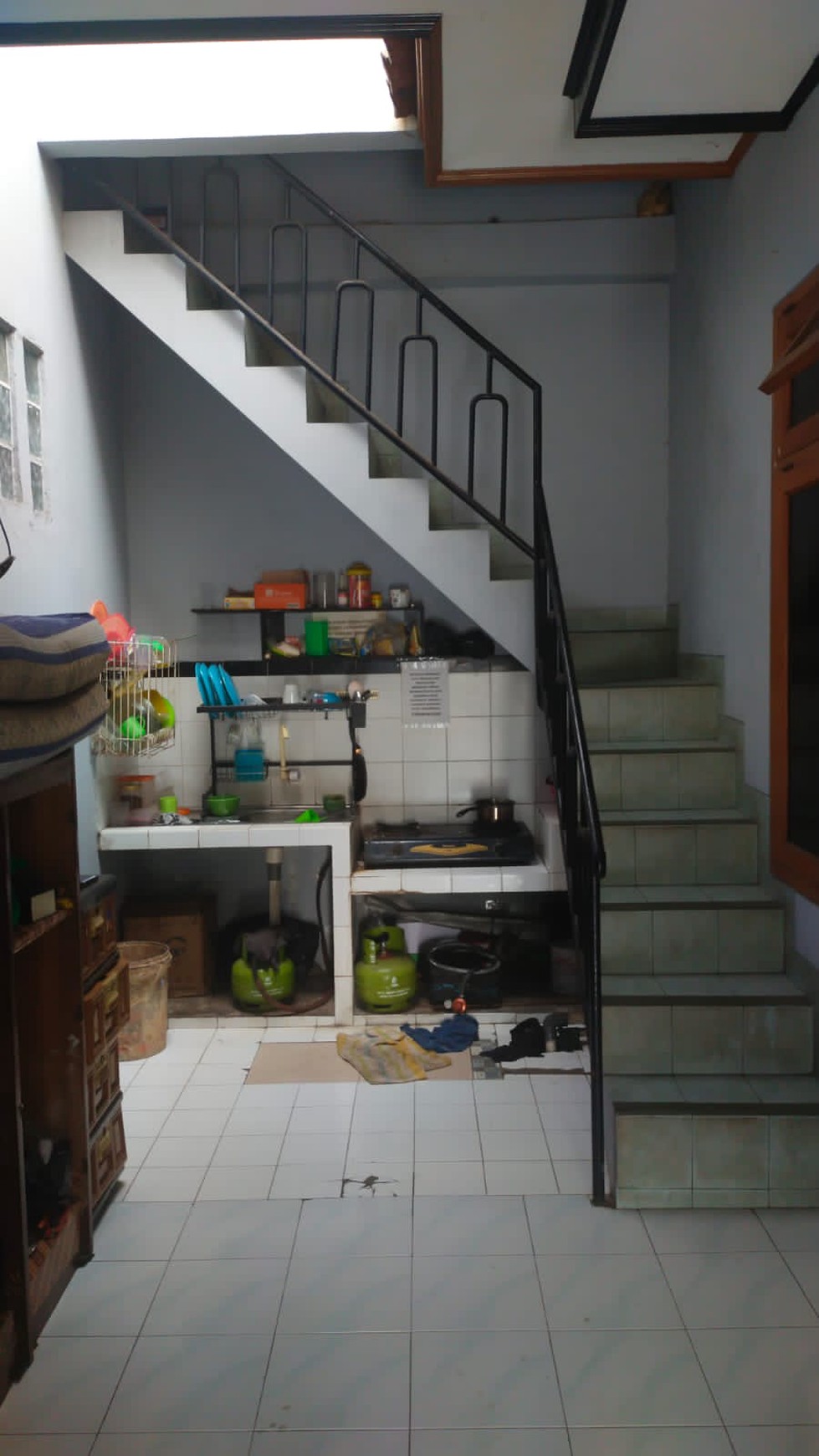 Dijual Rumah dan 9 Unit Kos-kosan Lokasi Strategis @Ciracas