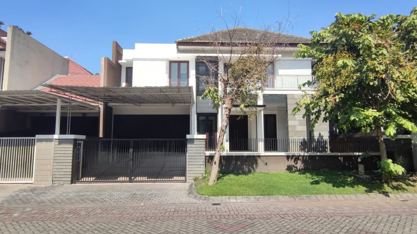 Disewakan Rumah Graha Family Surabaya SPESIAL 6+1 Kamar Tidur - LUAS 450 m2 dekat National Hospital , Pakuwon Mall