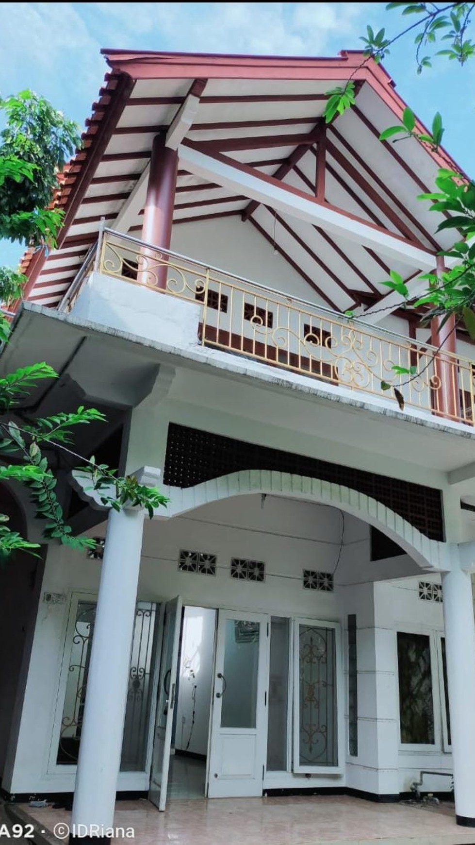 DIJUAL RUMAH 2 LANTAI DI JALAN BASUKI RACHMAD, TUBAN