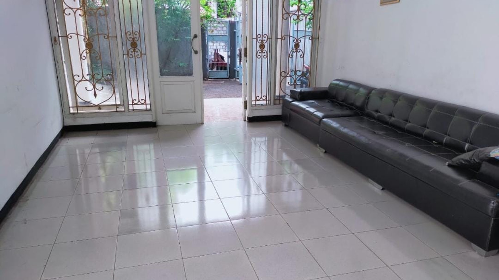 DIJUAL RUMAH 2 LANTAI DI JALAN BASUKI RACHMAD, TUBAN