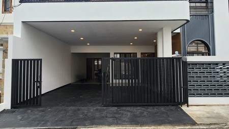 Rumah Modern Mewah Desain Elegan Dengan 2.5 Lantai di Ampera