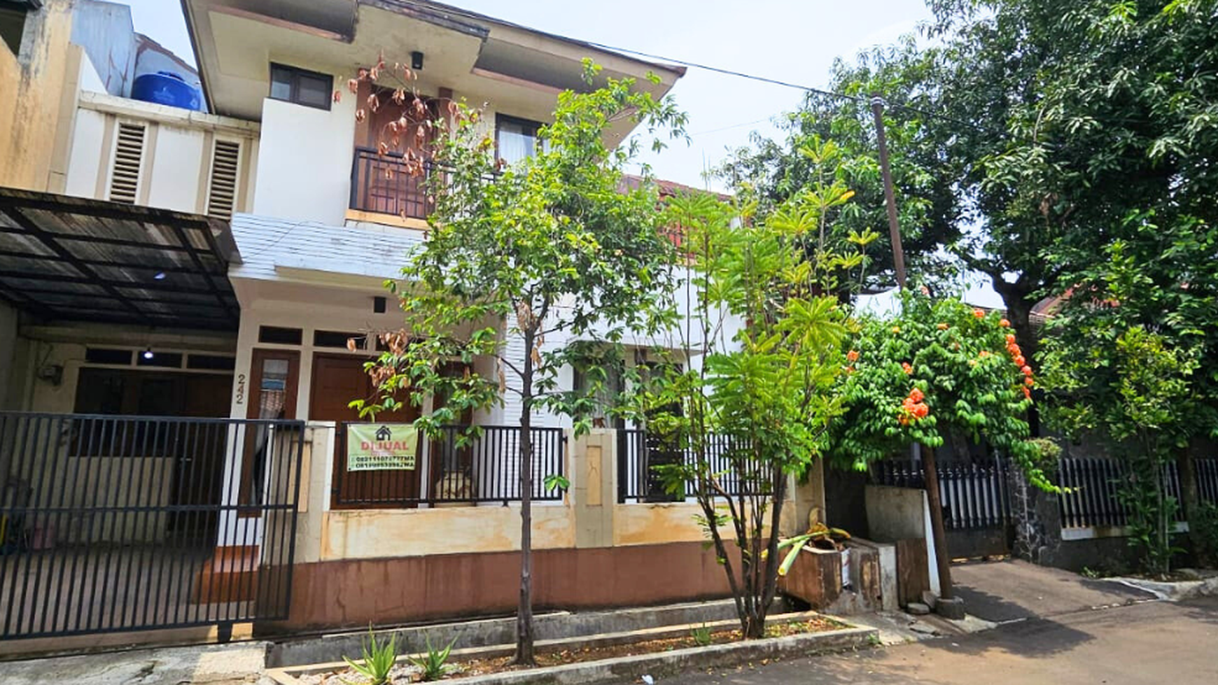 Dijual rumah siap huni 2 lantai  di Komplek Mega Cinere 