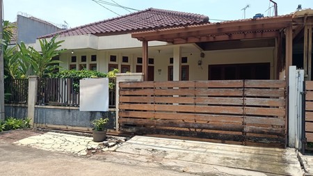 Rumah Terawat Kondisi Rapih di Komplek Besar dan Strategis Cinere