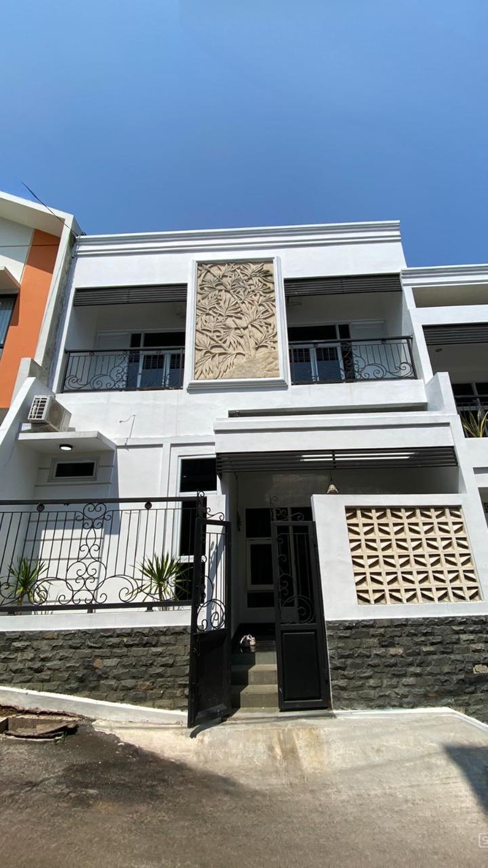 Rumah Brand New Minimalis Modern di Jagakarsa dengan Bonus Melimpah