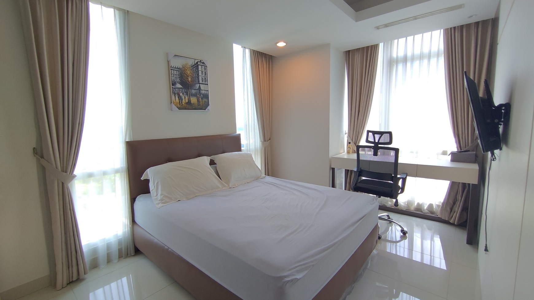 Apartemen The Kensington Royal Suites Clifford, Luas 79m2