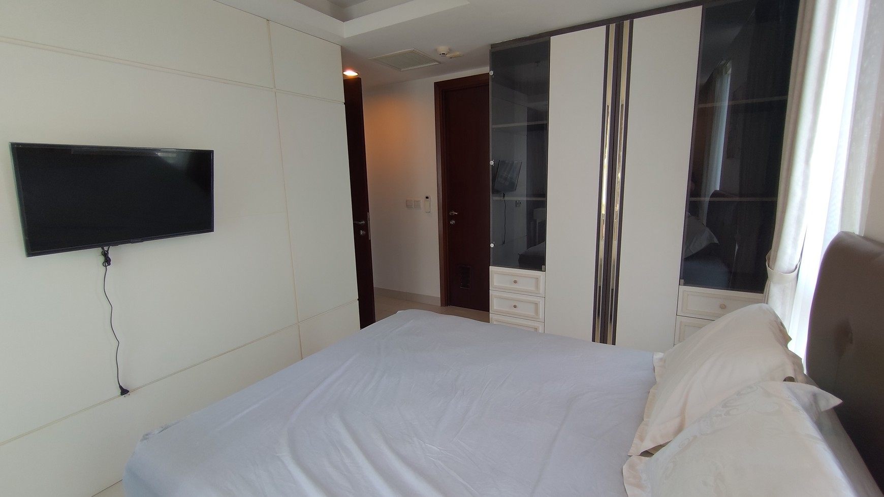 Apartemen The Kensington Royal Suites Clifford, Luas 79m2