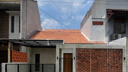 Rumah Minimalis Industrial Baru Renovasi Dalam Komplek di Cinere