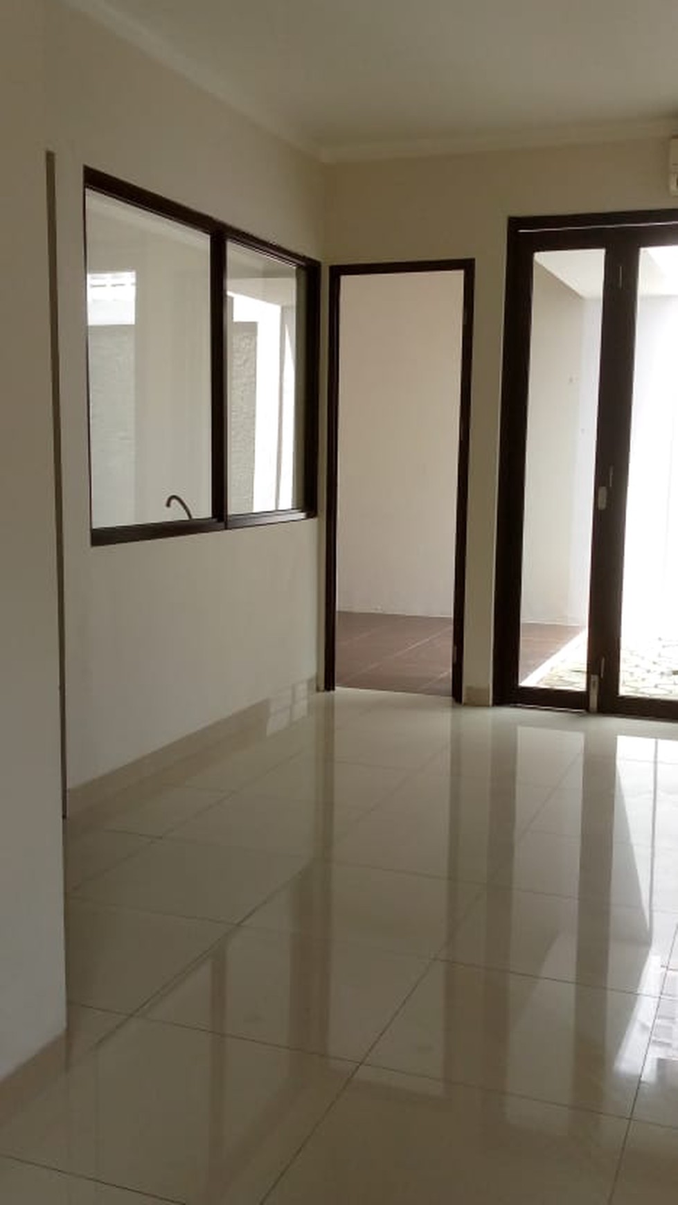 Rumah bagus, Semi furnished dalam cluster di Bintaro Sektor 9