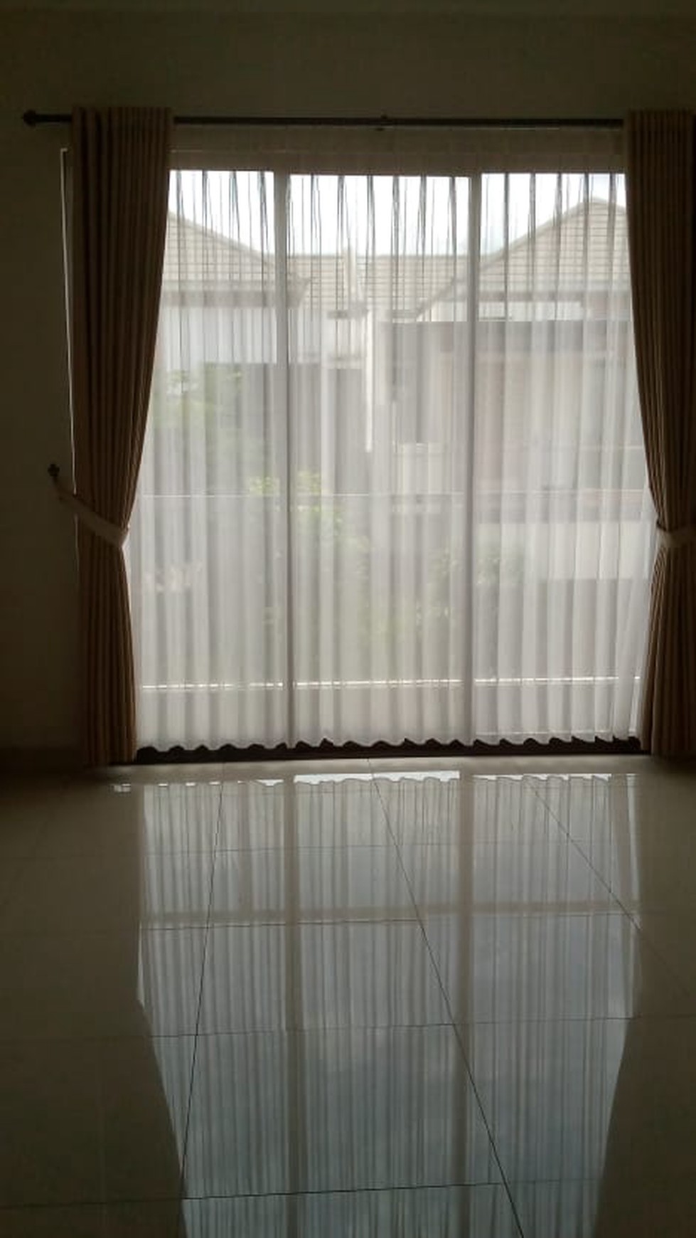 Rumah bagus, Semi furnished dalam cluster di Bintaro Sektor 9