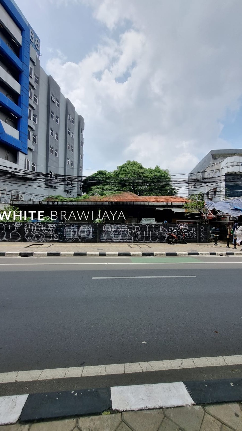 Tanah dengan Bangunan Tua Lokasi Strategis Area Fatmawati Raya