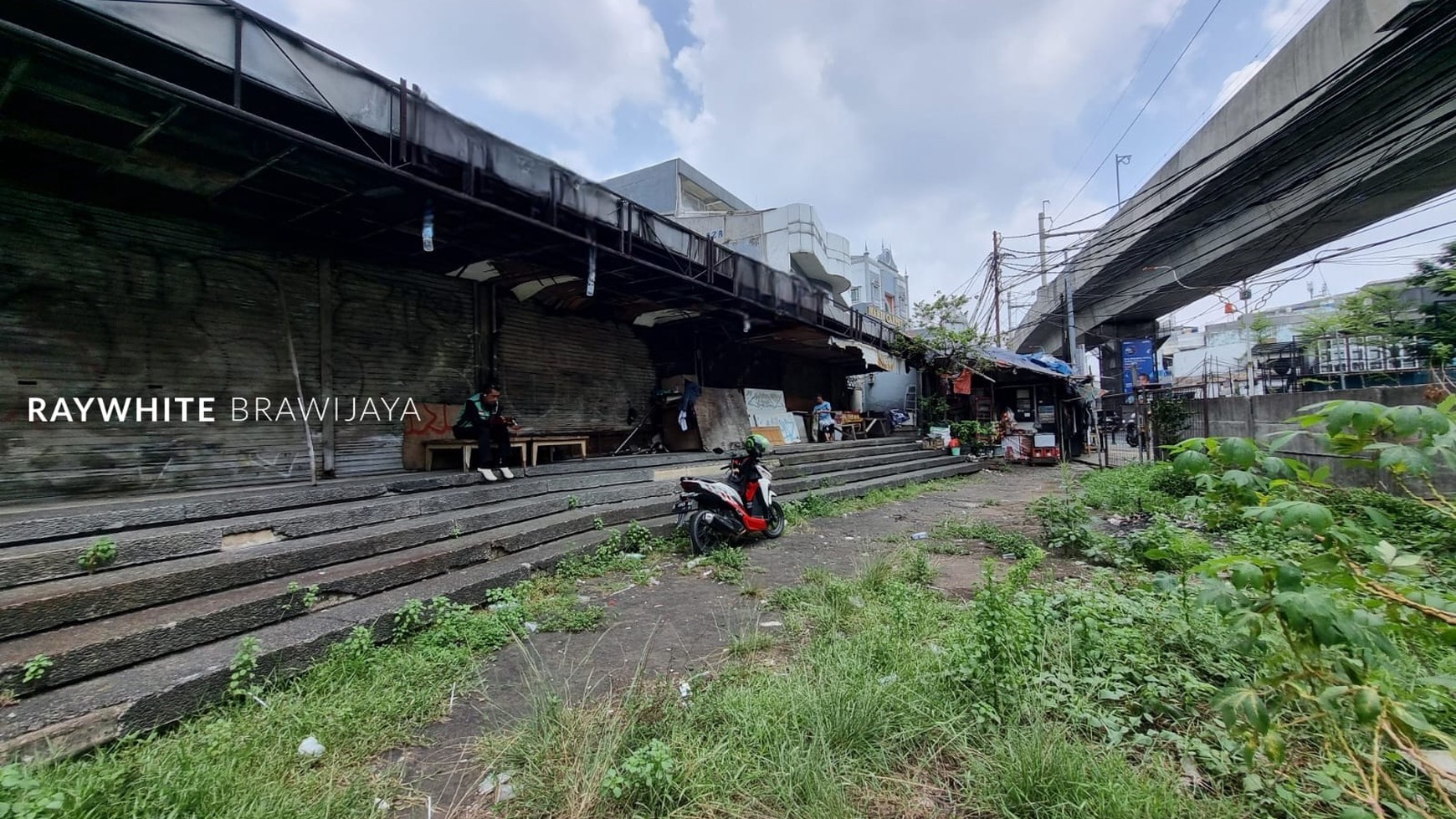 Tanah dengan Bangunan Tua Lokasi Strategis Area Fatmawati Raya