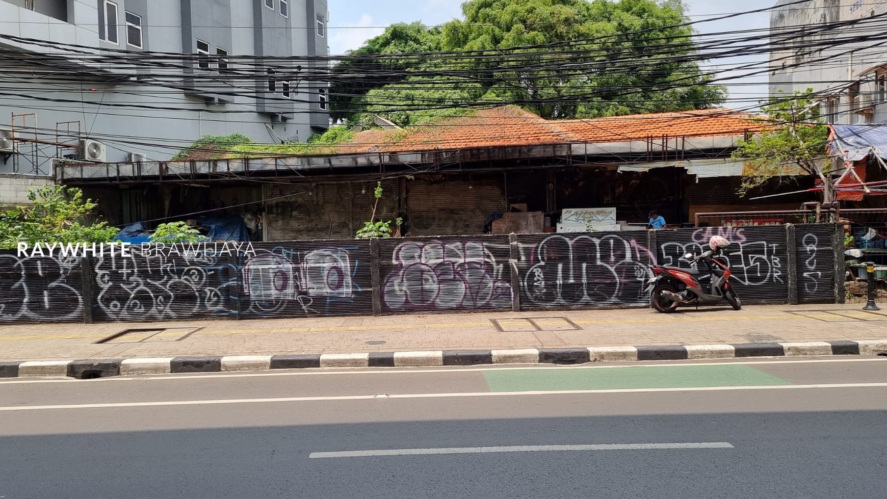 Tanah dengan Bangunan Tua Lokasi Strategis Area Fatmawati Raya