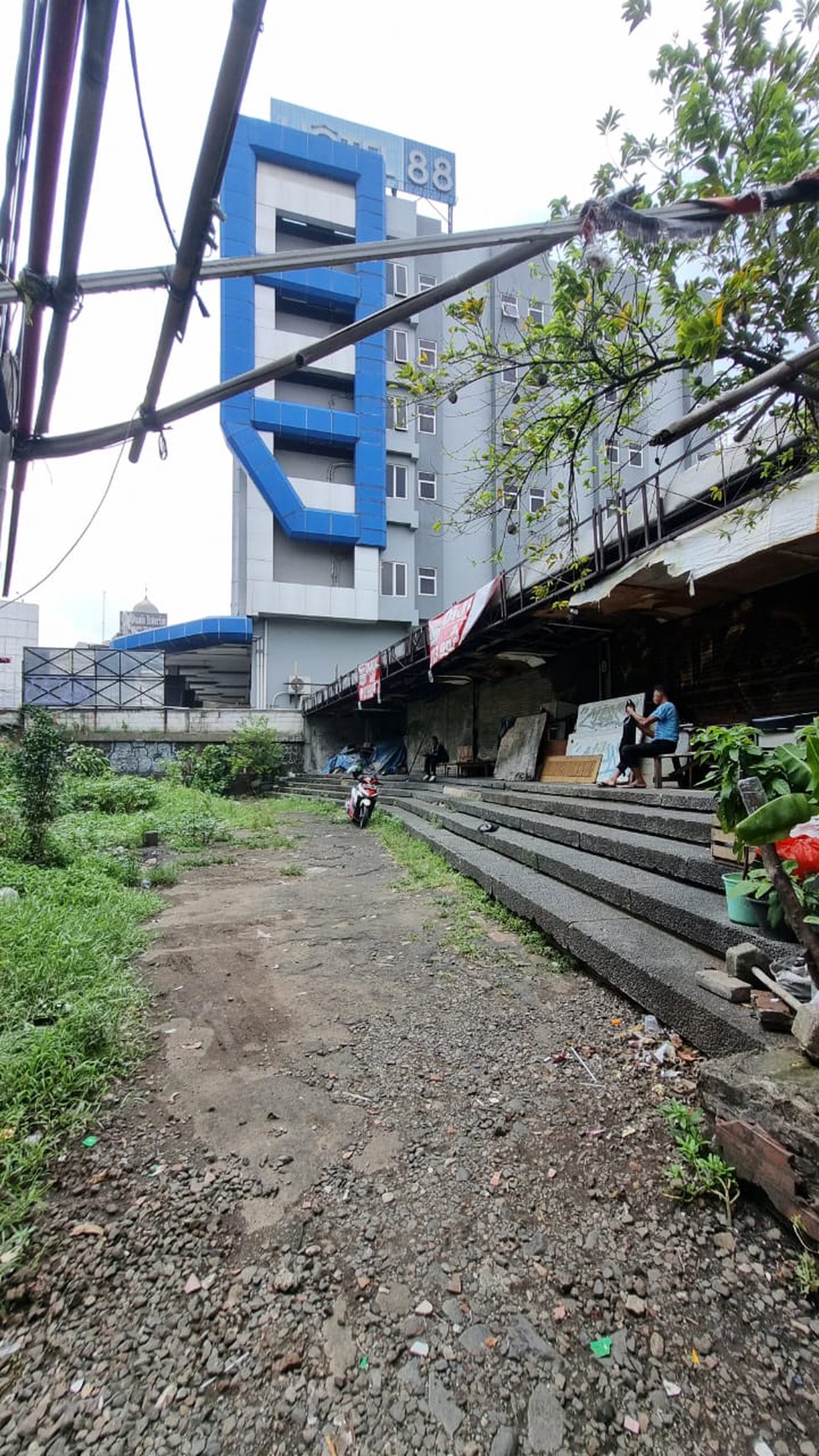 Tanah dengan Bangunan Tua Lokasi Strategis Area Fatmawati Raya