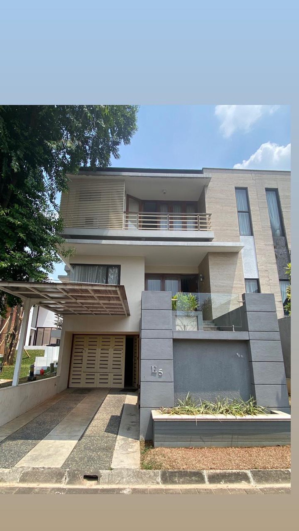 Rumah Ekslusif  ada Basement selangkah ke RS Sari Asih Pamulang Full Furnished siap HUni