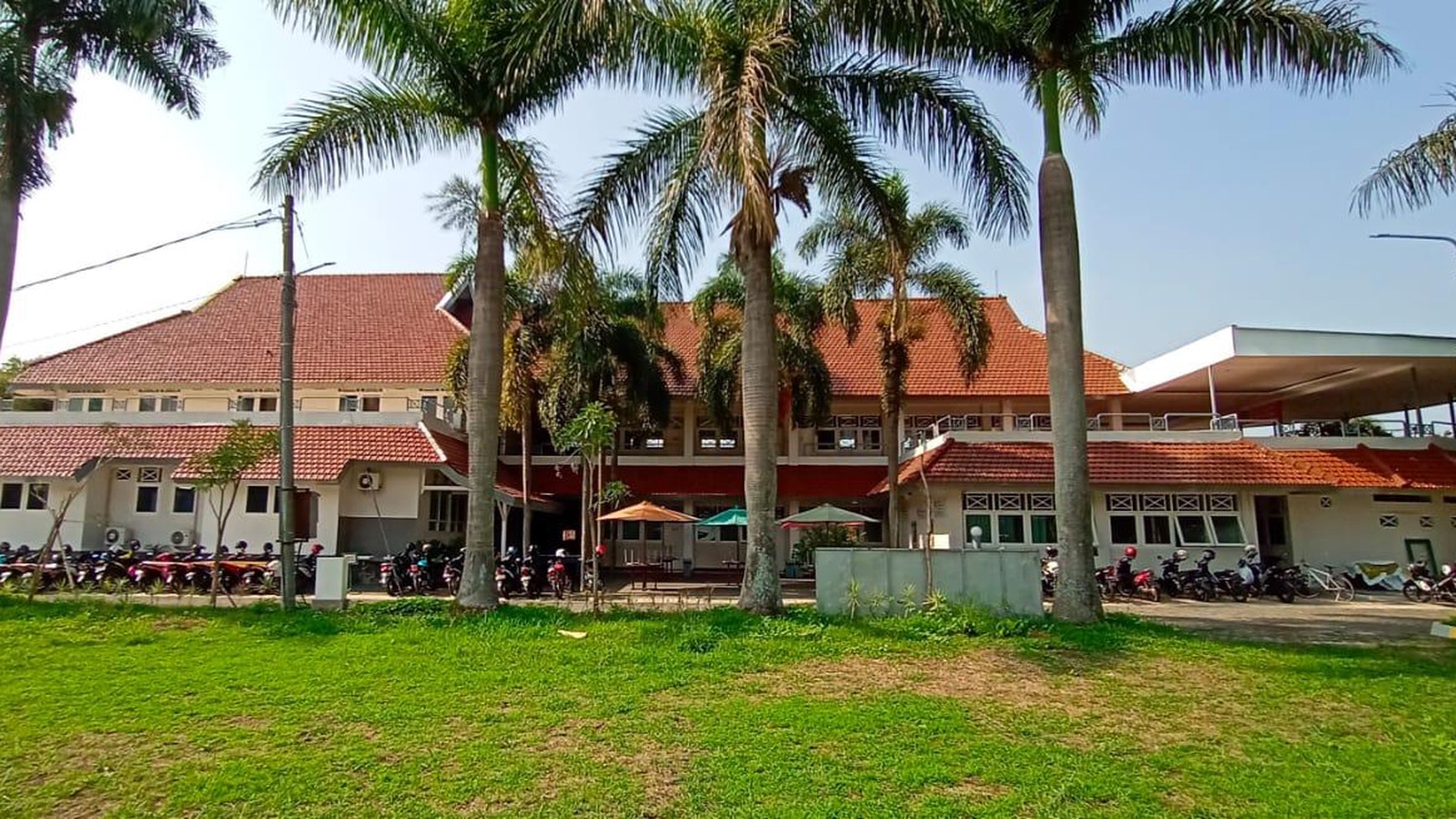 Gedung dan lahan kosong di Malang