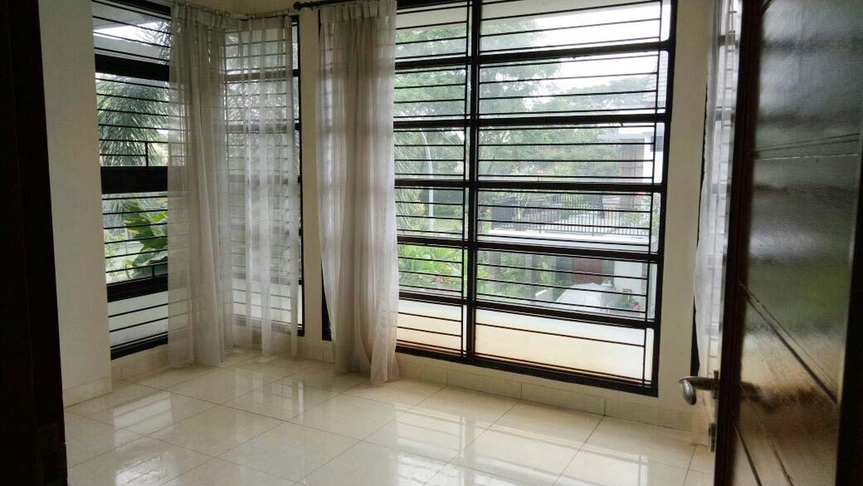 Rumah Bagus Di Emerald Residence Bintaro Jaya Sektor 9