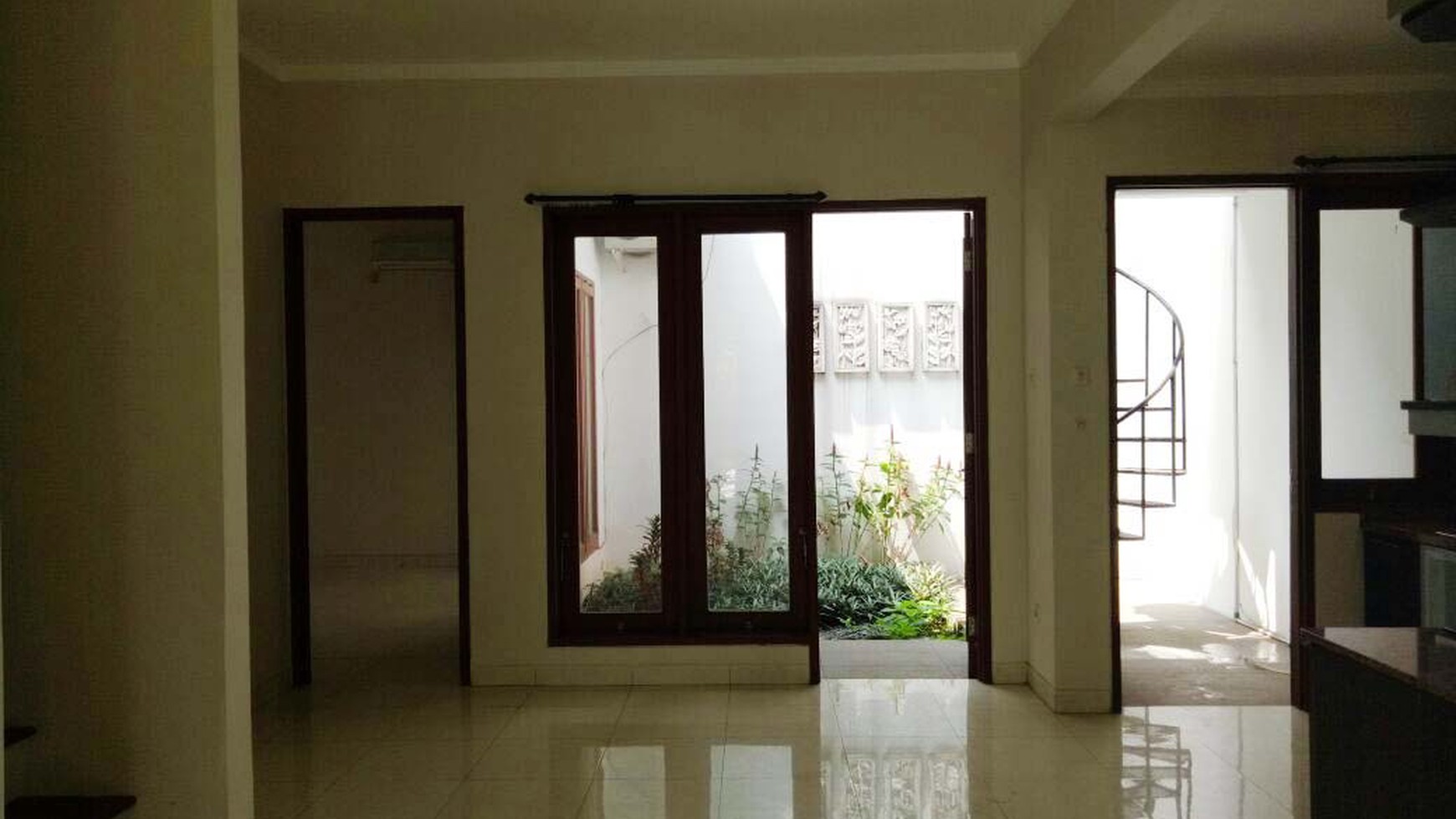 Rumah Bagus Di Emerald Residence Bintaro Jaya Sektor 9