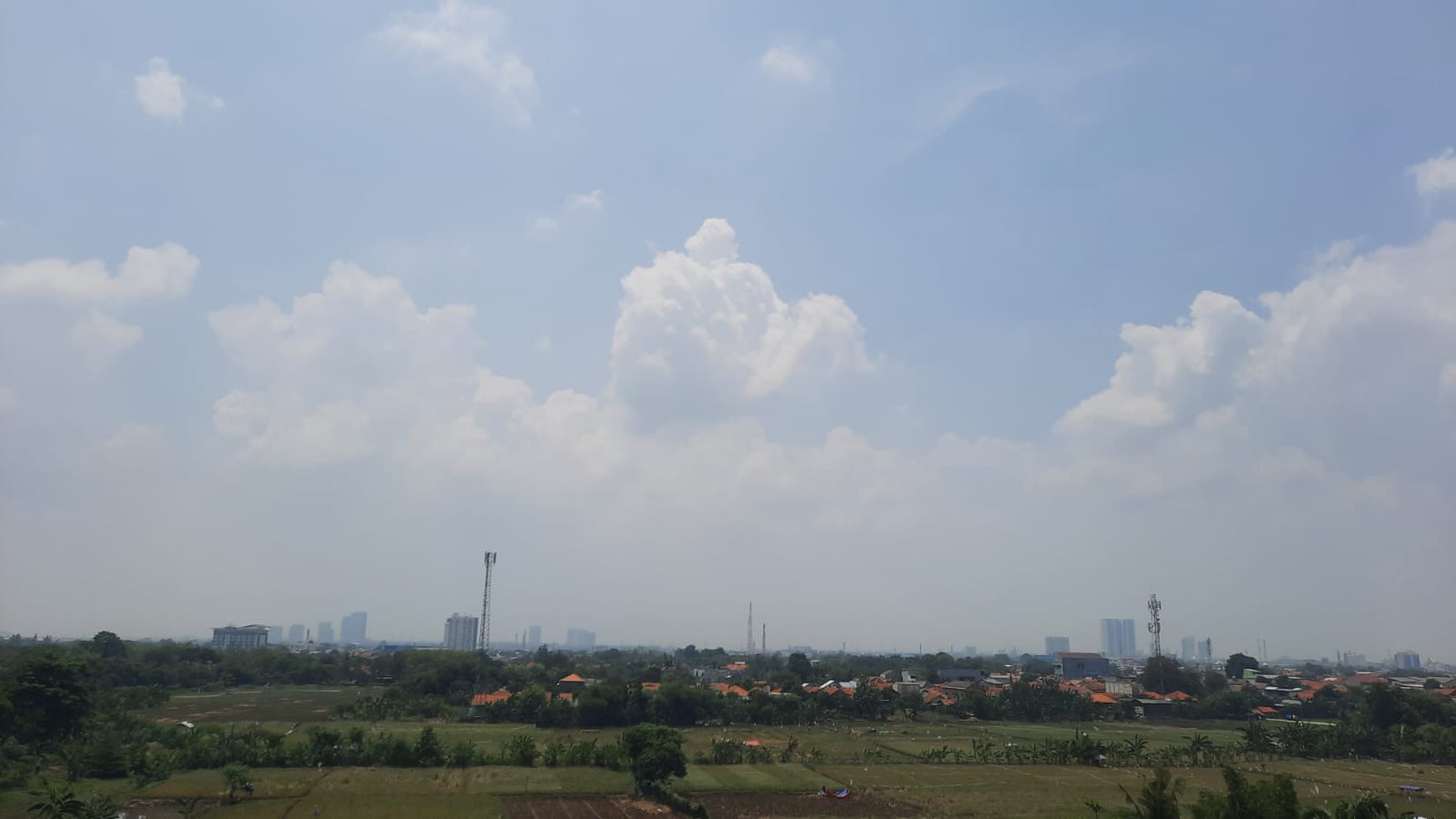 RUMAH KOST DENGAN LOKASI TERBAIK DEKAT DENGAN KAMPUS PRESIDENT UNIVERSITY DAN BERBAGAI FASILITAS PUBLIK DI KOTA JABABEKA