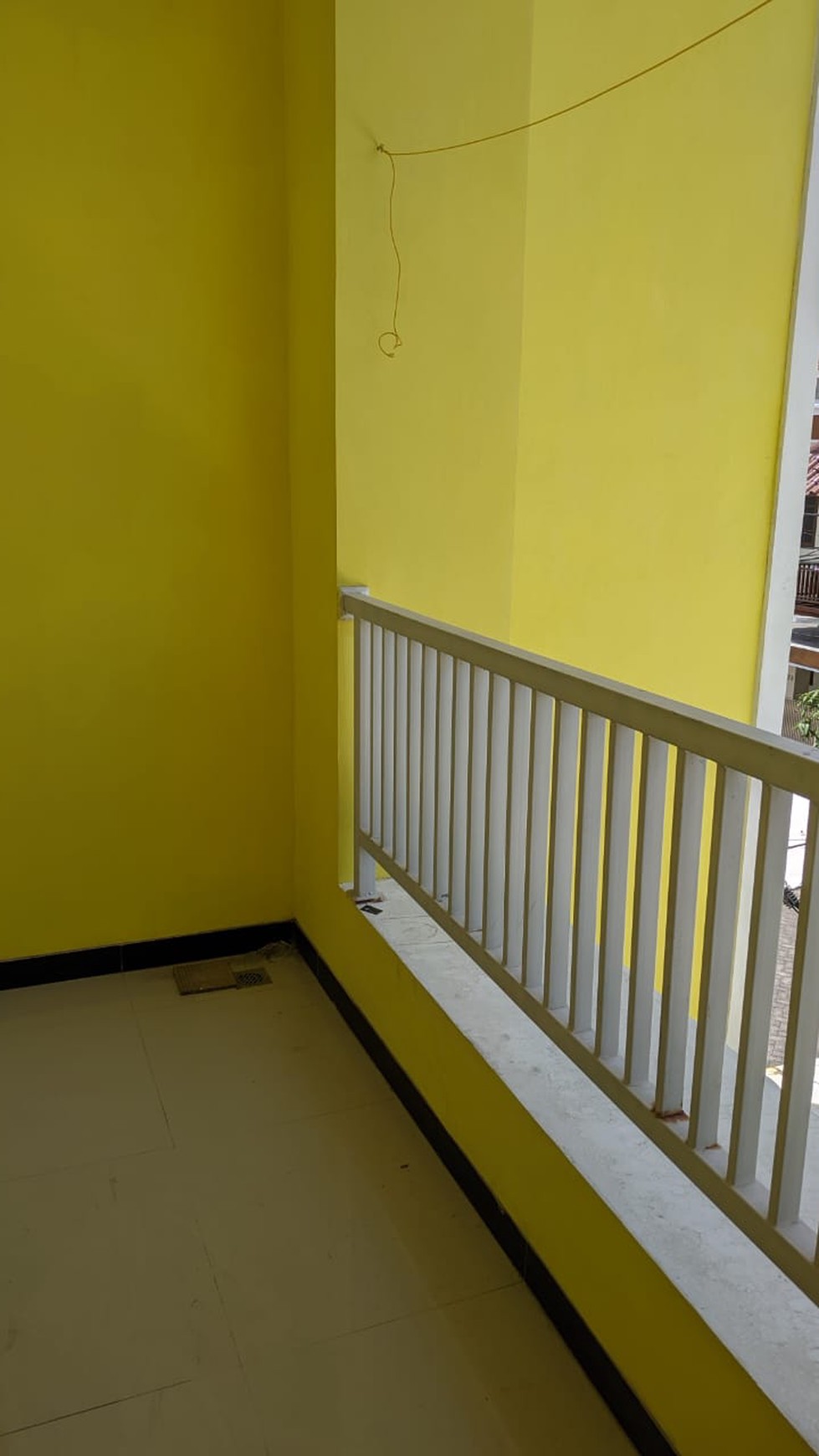 Dijual Rumah Strategis di Semolowaru Elok, 4 Kamar Tidur, Harga Rp 1,5 M Nego