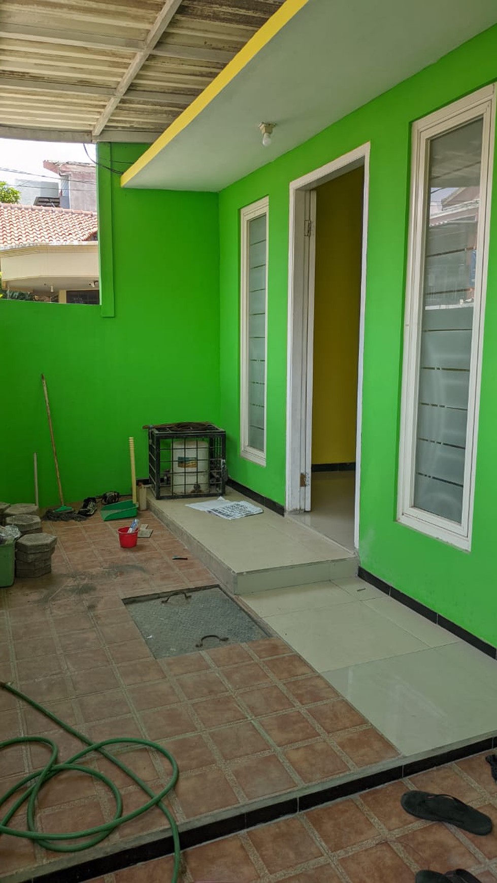 Dijual Rumah Strategis di Semolowaru Elok, 4 Kamar Tidur, Harga Rp 1,5 M Nego