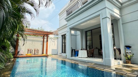 Rumah bagus,ada kolam renang di Kemang Jakarta 