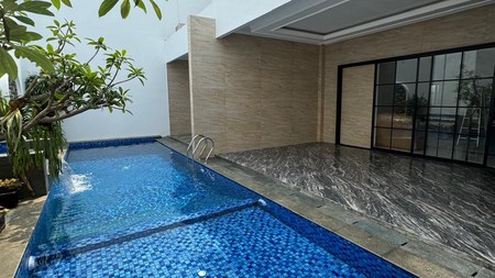 Rumah Bagus,ada kolam renang Di Jl Sekolah Duta Raya Pondok Indah Jakarta Selatan