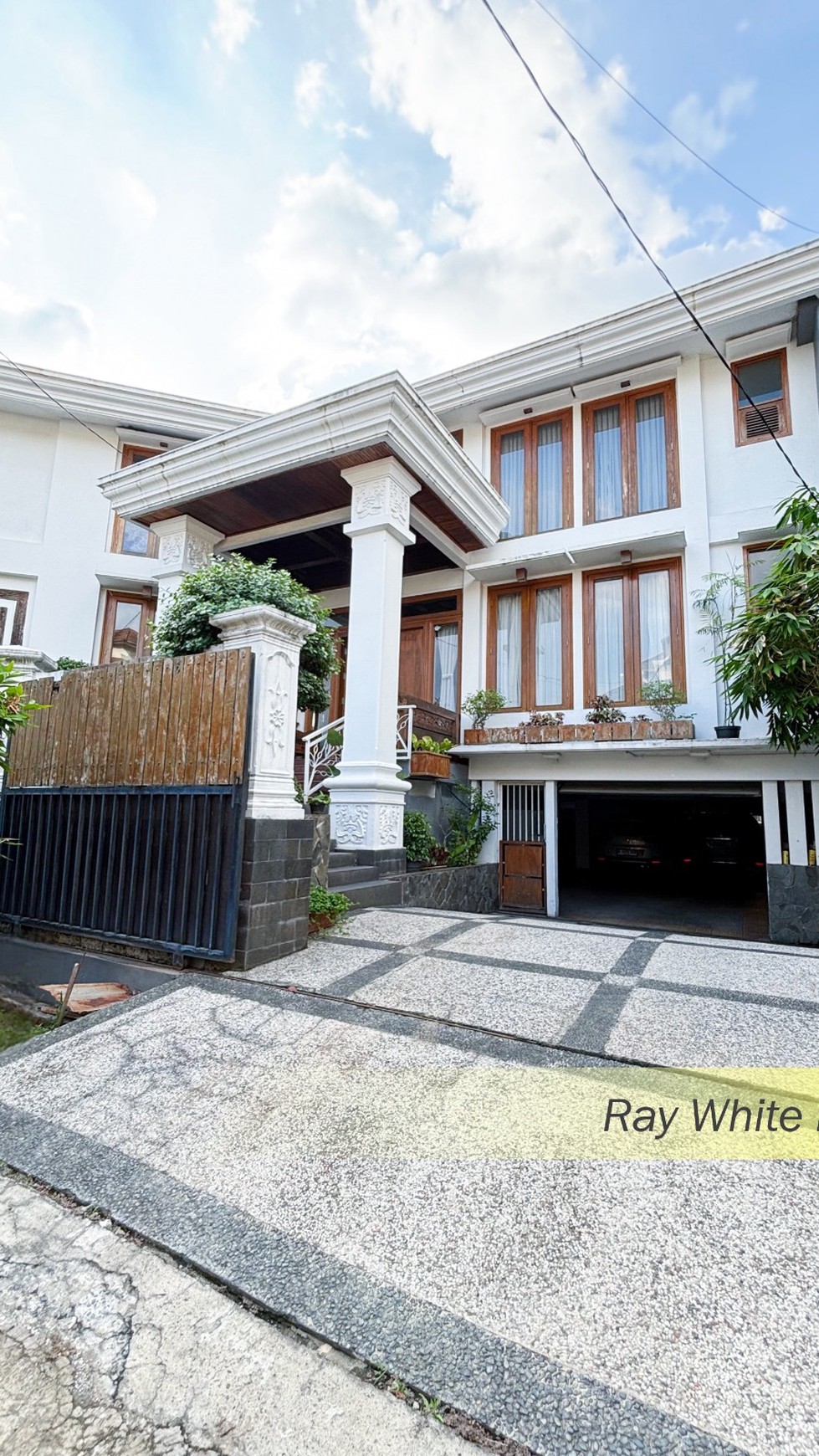 RUMAH CLASSIC SEMIFURNISH SIAP HUNI DI BINTARO JAYA SEKTOR 9, TANGERANG SELATAN #CH