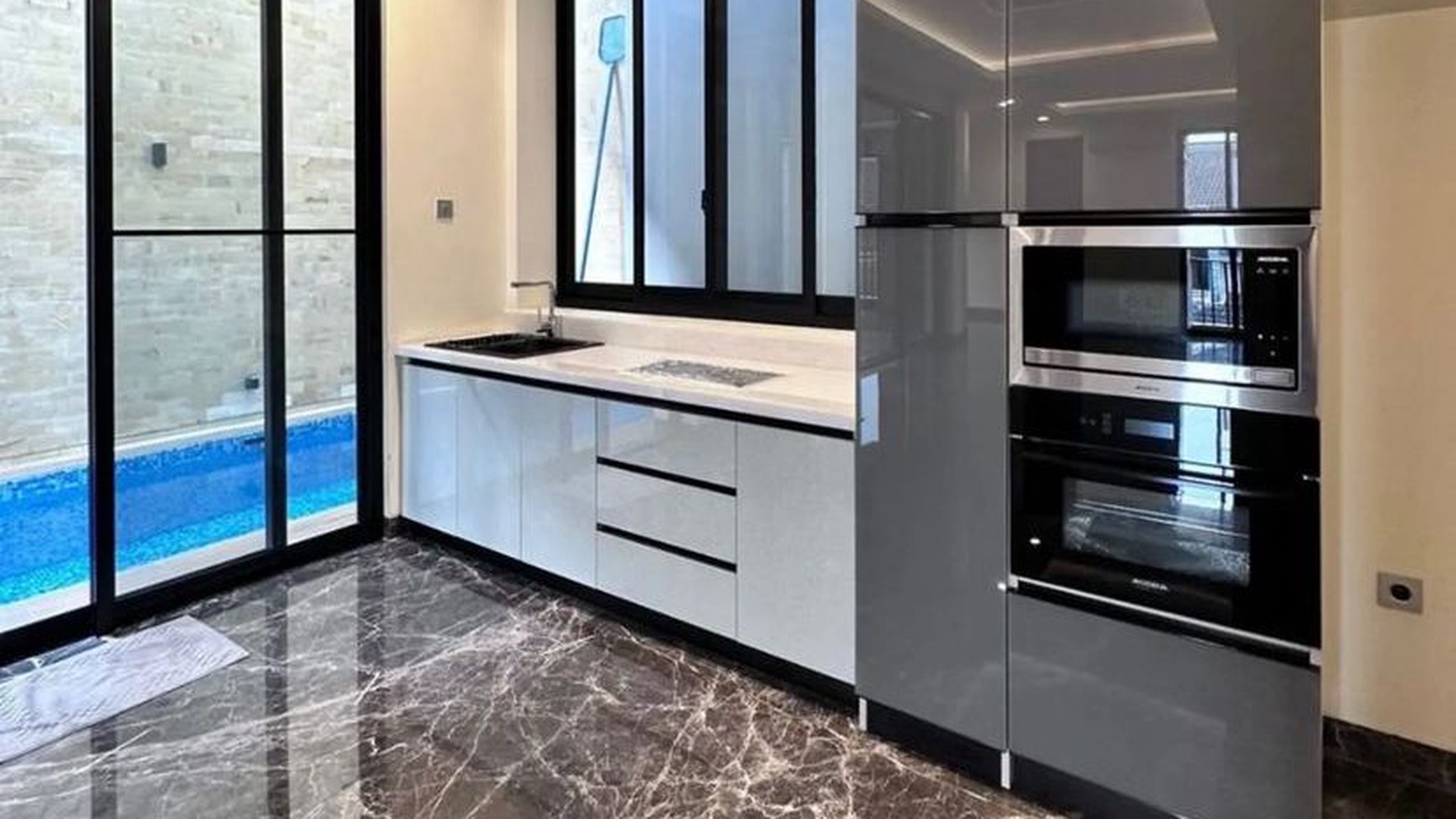 Rumah Hitung Tanah Area Cipete