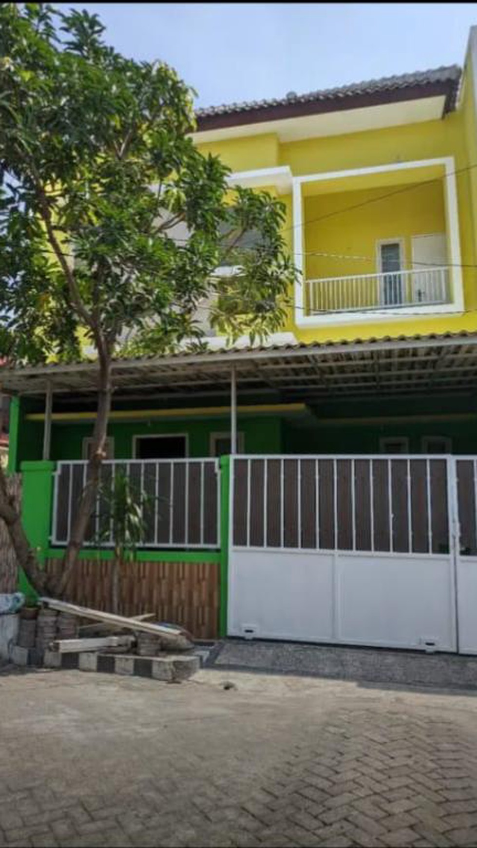 Dijual Rumah Strategis di Semolowaru Elok, 4 Kamar Tidur, Harga Rp 1,5 M Nego