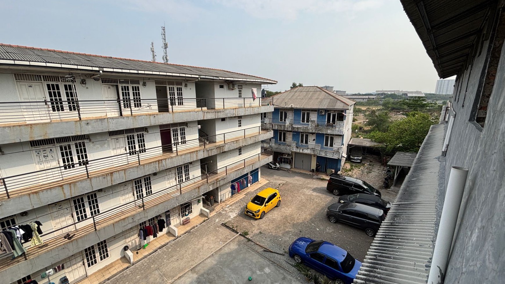 RUMAH KONTRAKAN DI LOKASI STRATEGIS DEKAT AKSES TOL CIKARANG BARAT, AKSES TOL CIBATU  DAN DEKAT DENGAN BERBAGAI FASILITAS PUBLIK DI TAMAN SENTOSA DAN LIPPO CIKARANG  