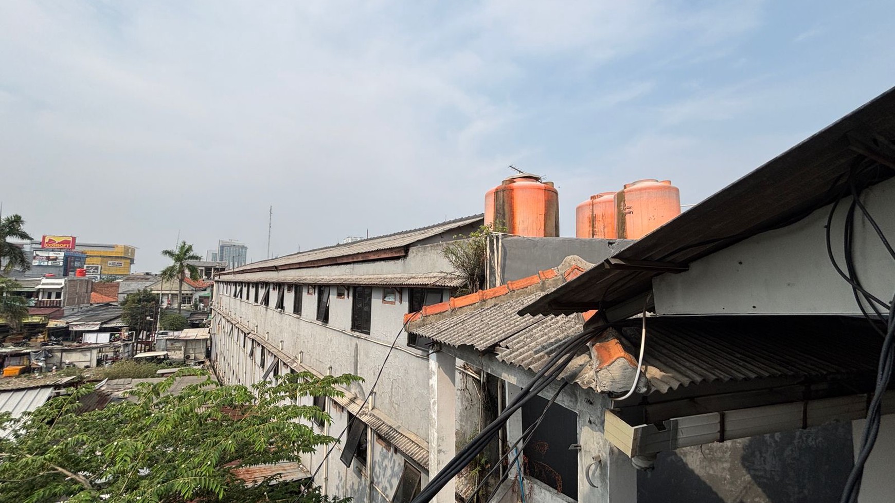 RUMAH KONTRAKAN DI LOKASI STRATEGIS DEKAT AKSES TOL CIKARANG BARAT, AKSES TOL CIBATU  DAN DEKAT DENGAN BERBAGAI FASILITAS PUBLIK DI TAMAN SENTOSA DAN LIPPO CIKARANG  