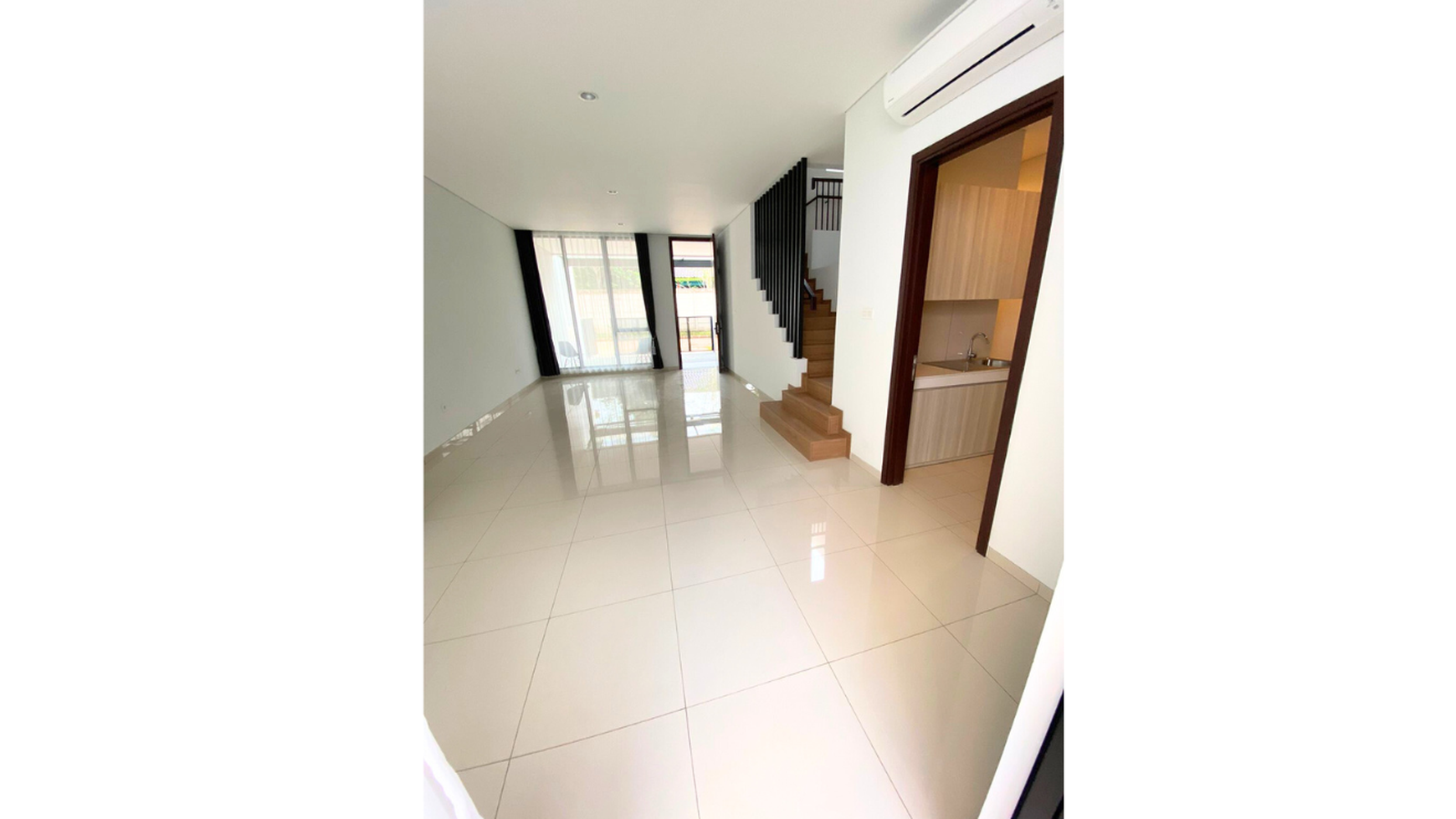 Brand New House Semi Furnished Lokasi Sangat Strategis di Karang Tengah Lebak Bulus.