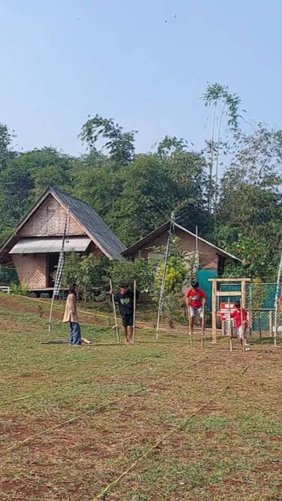 Villa Sejuk Indah Dengan View Pegunungan Sungai Berbatu Di Banjaran Bandung, 20 Menit Dari Tol Soreang Bandung Dijual Hitung Tanah