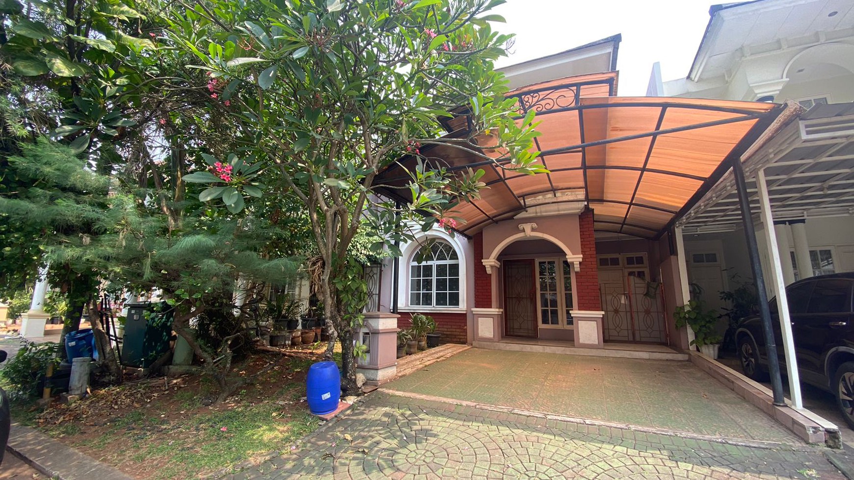 RUMAH ASRI DI CLUSTER TERDEPAN KOTA WISATA CIBUBUR