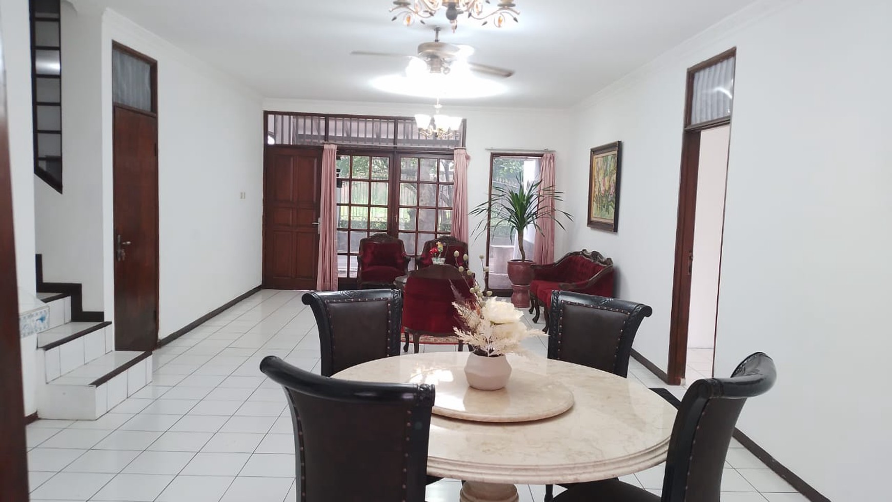 Rumah bagus semi furnished, lokasi strategis di Pondok Ranji