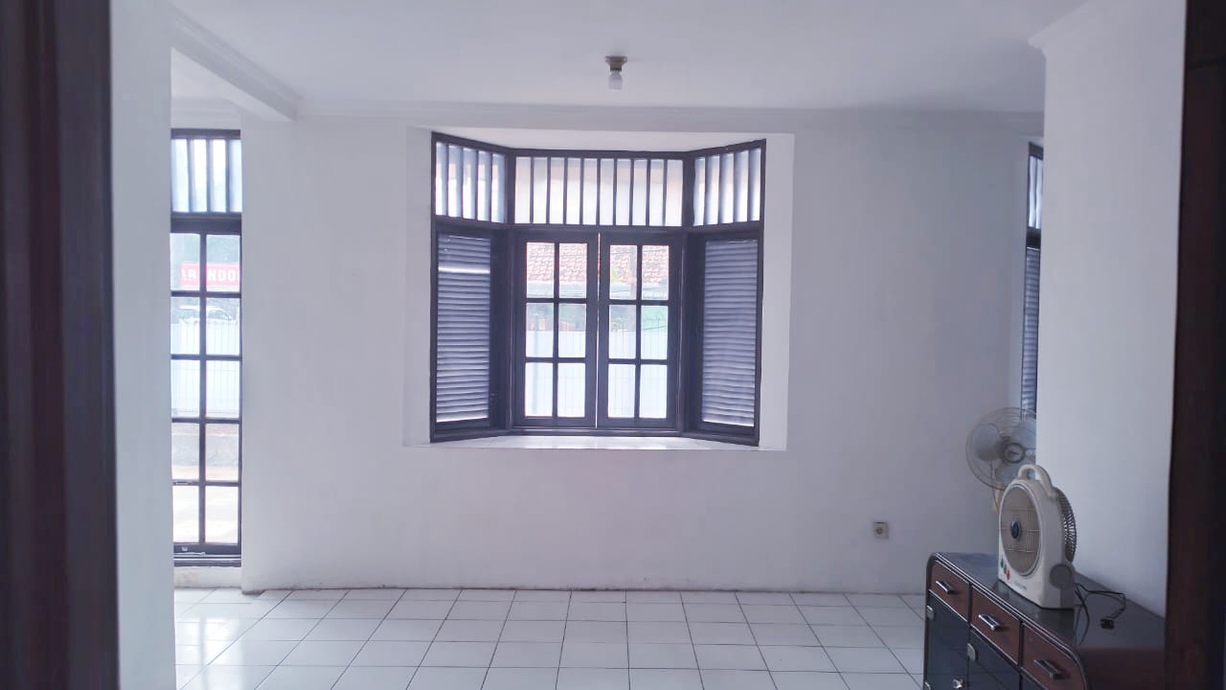 Rumah bagus semi furnished, lokasi strategis di Pondok Ranji