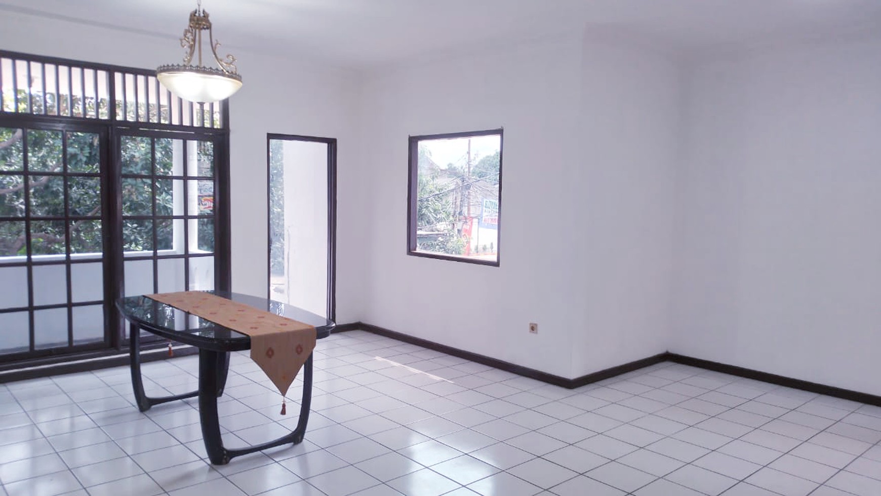 Rumah bagus semi furnished, lokasi strategis di Pondok Ranji