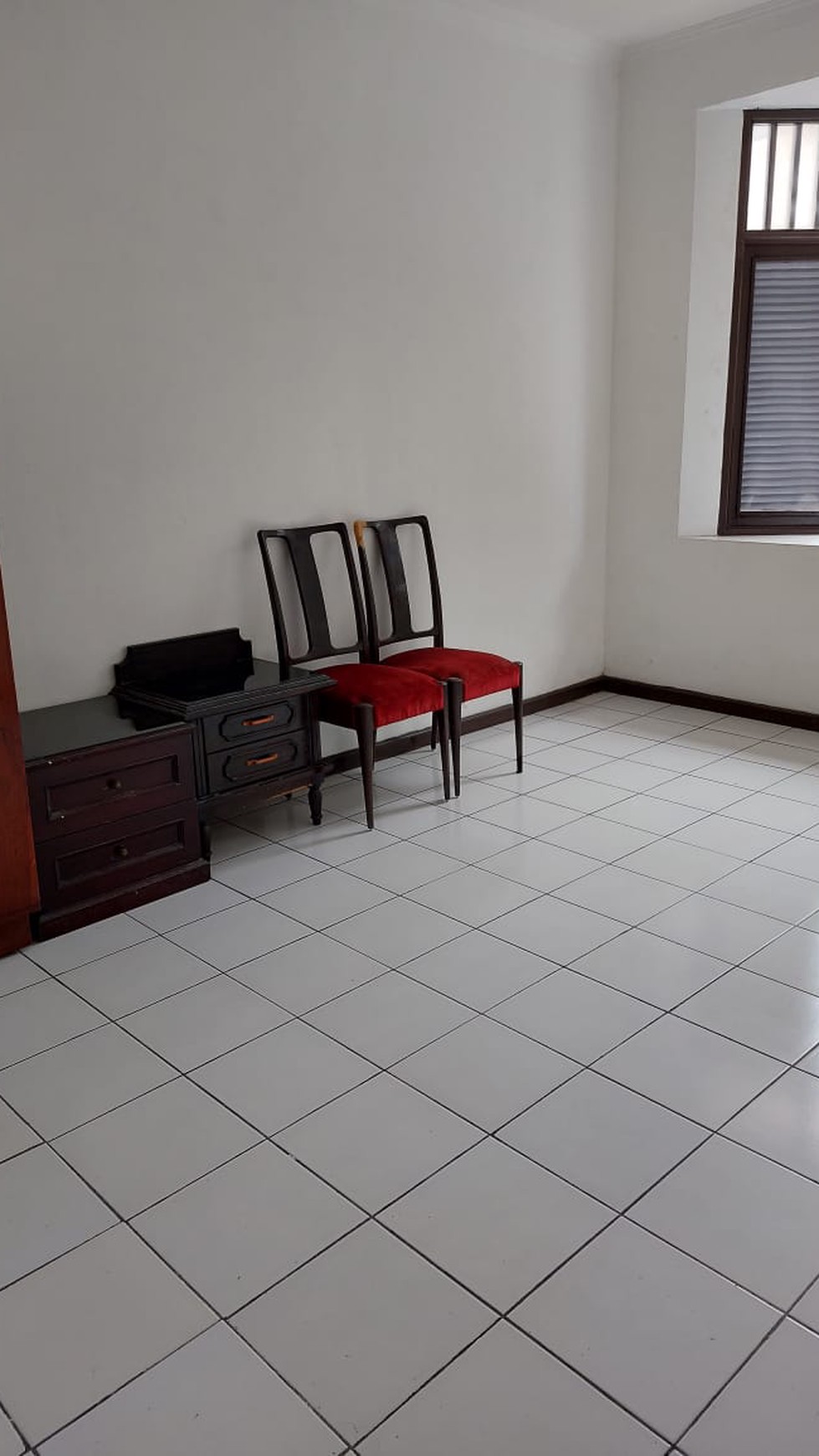 Rumah bagus semi furnished, lokasi strategis di Pondok Ranji