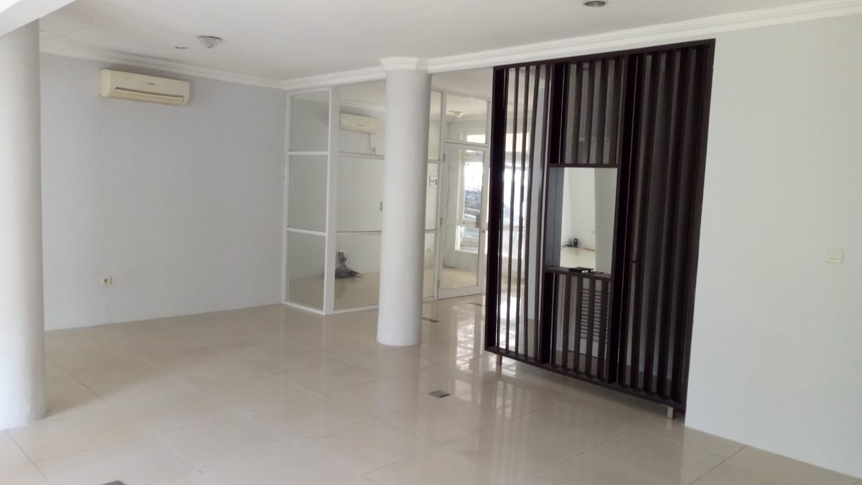 Dijual Rumah 2 Lantai dengan Halaman Luas dan Siap Huni @Bintaro