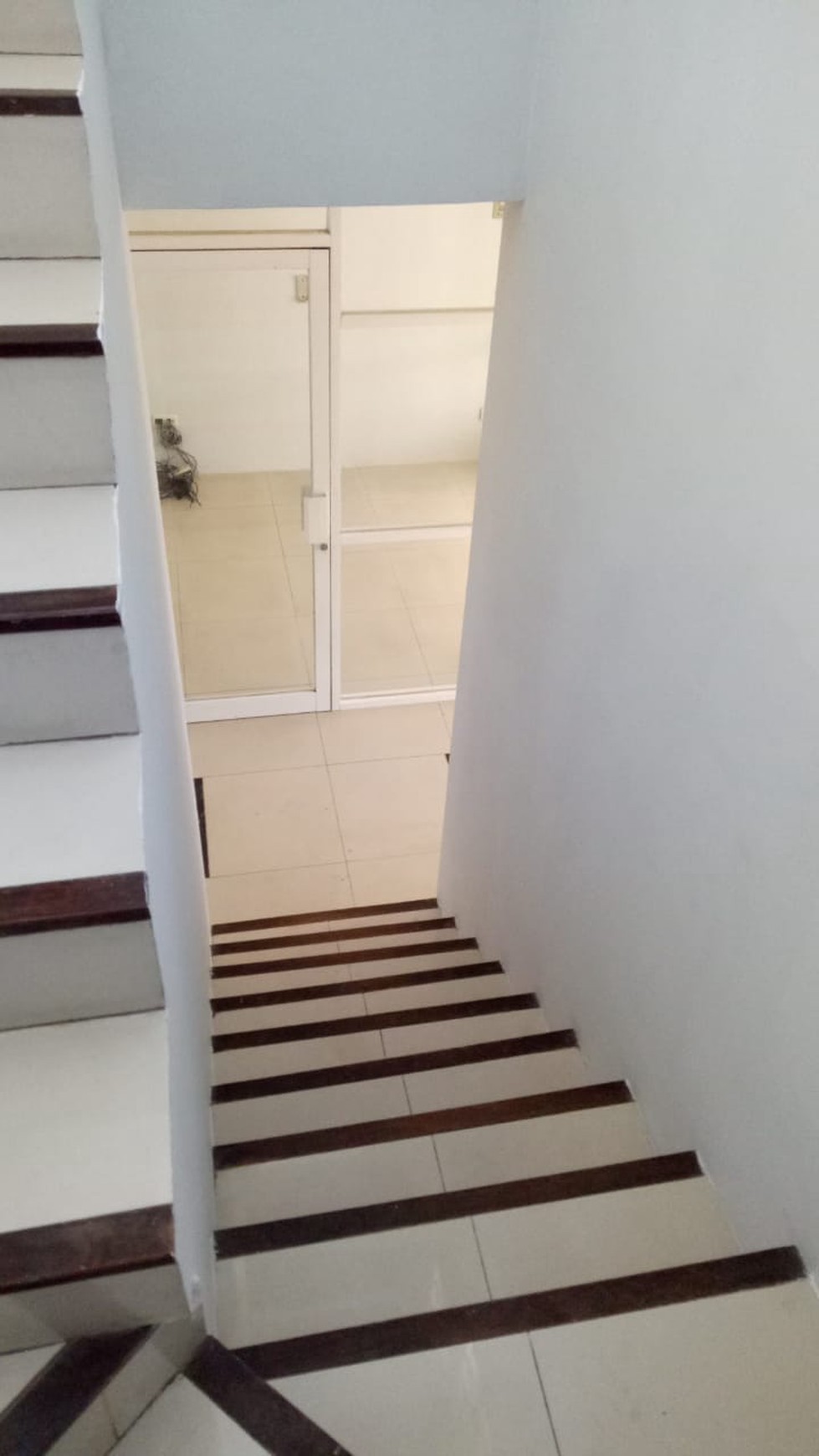 Dijual Rumah 2 Lantai dengan Halaman Luas dan Siap Huni @Bintaro