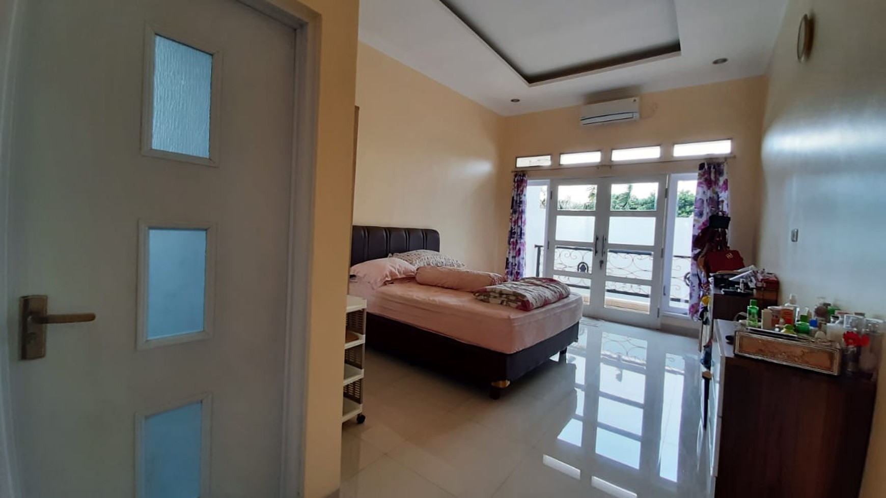 Dijual Rumah Cantik Modern Klasik Bangunan Baru di Cirendeu.