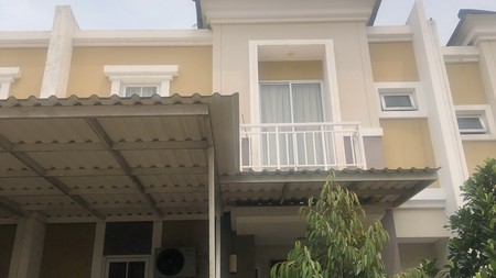 Rumah Bagus 4 Kamar di Nusaloka BSD City 