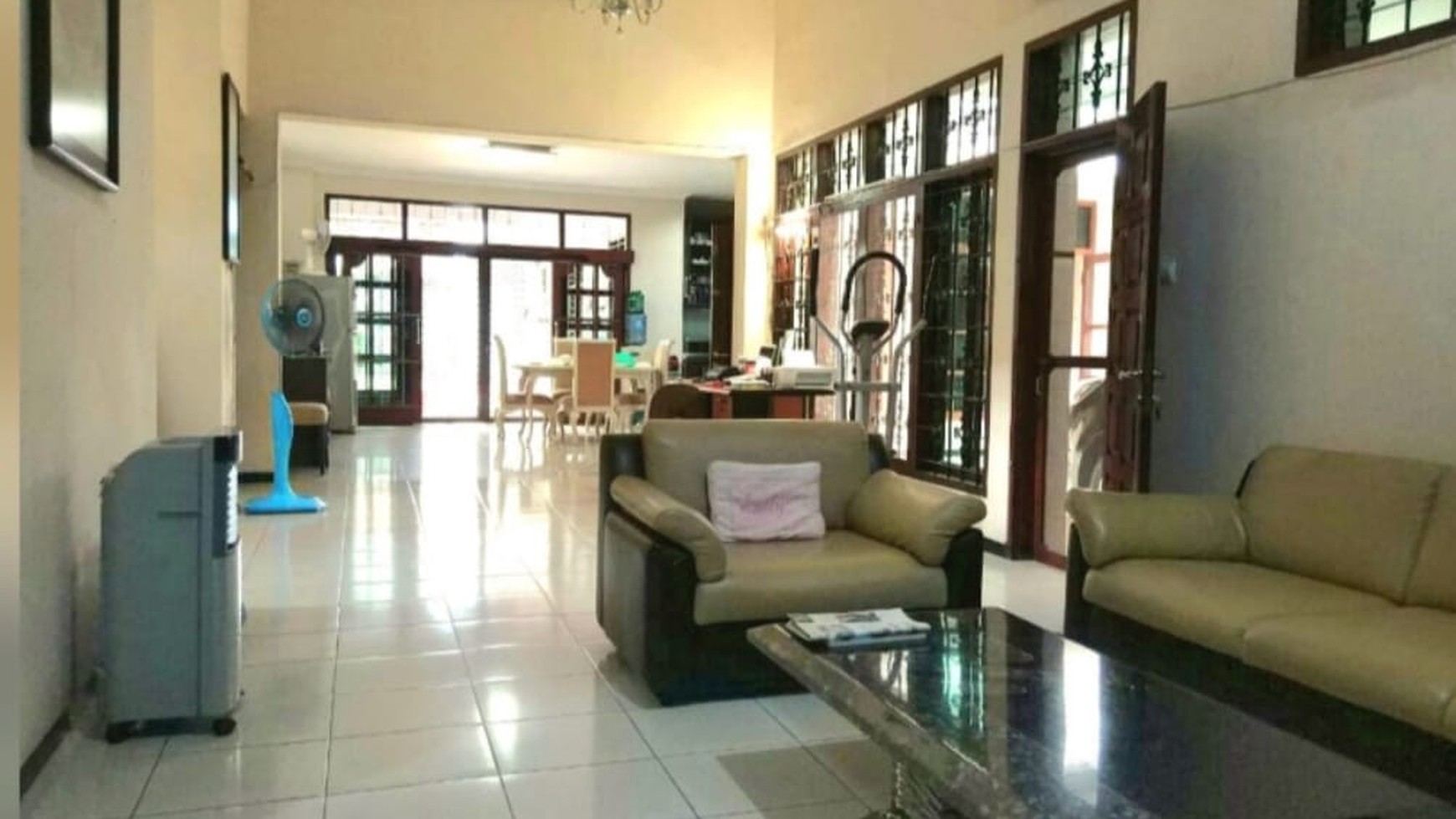 Dijual 560 m2 Rumah Surabaya Pusat di area Jalan Kusuma Bangsa - Carport LUAS masuk 12 Mobil - Row Jalan LEBAR 5 Mobil -Cocok Buat Segala Usaha  